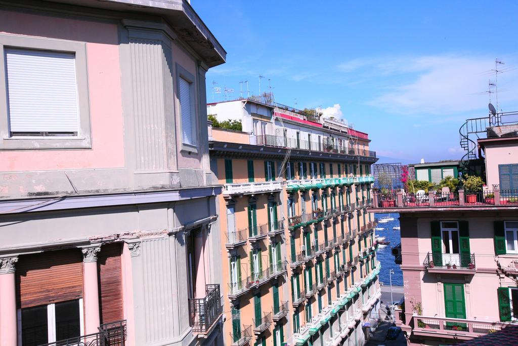 Megaride Santa Lucia Bed & Breakfast Napoli Ngoại thất bức ảnh